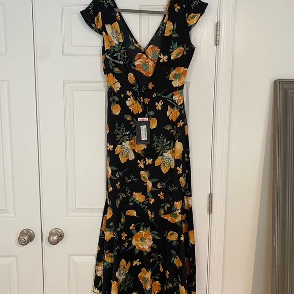 NWT PrettyLittleThing Black Floral Print Ruched Midi - Picture 4 of 5